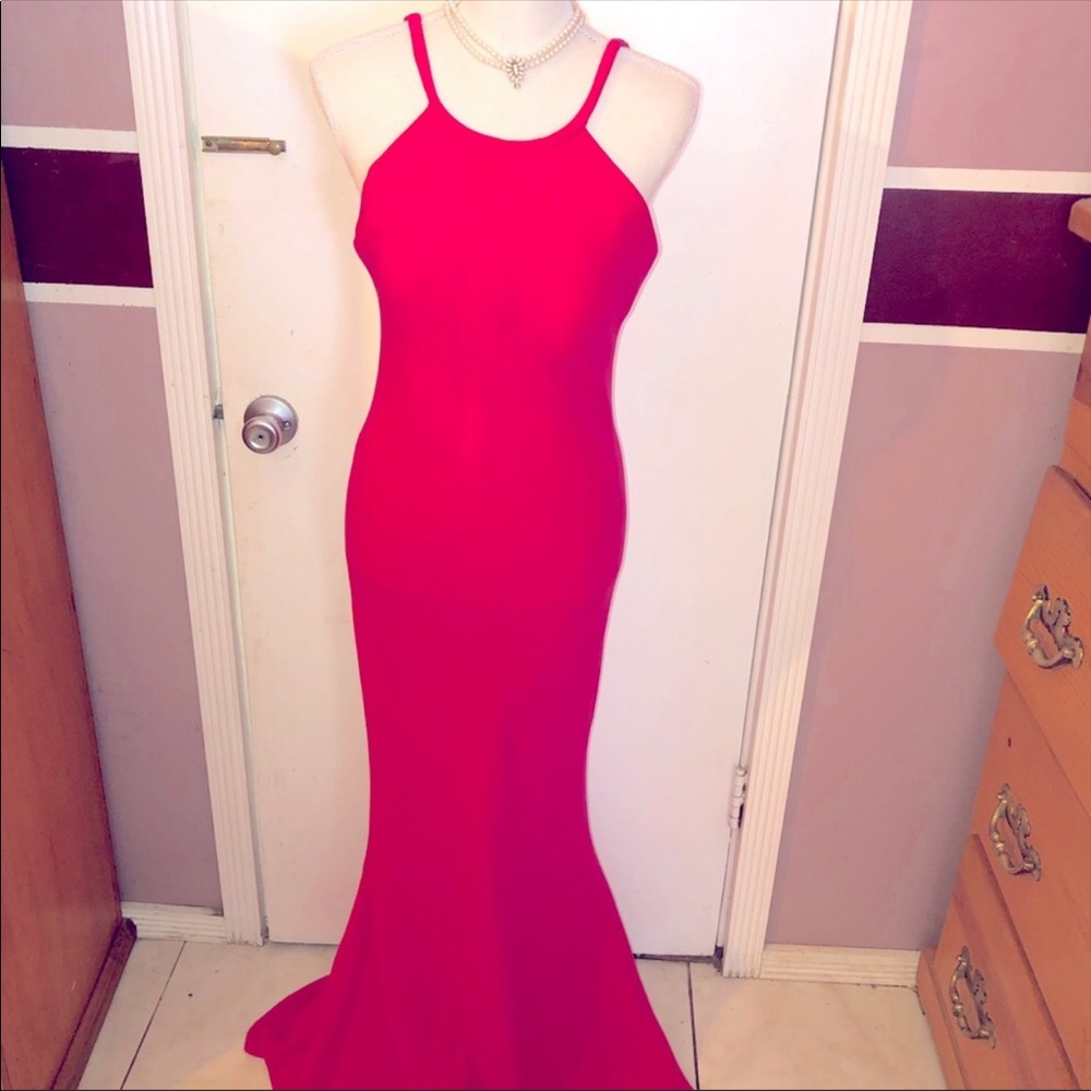 Beautiful Calvin Klein Fussia Classy and Elegant Evening Gown, size 8